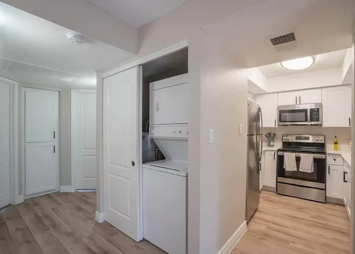 Apartment Unique 2bd - Parking, Gym, Pool - Sleeps 8 - 5min Casino Scottsdale