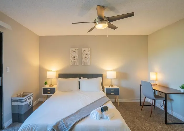 Apartment Unique 2bd - Parking, Gym, Pool - Sleeps 8 - 5min Casino Scottsdale