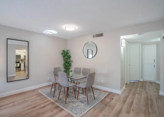 Unique 2bd - Parking, Gym, Pool - Sleeps 8 - 5min Casino *