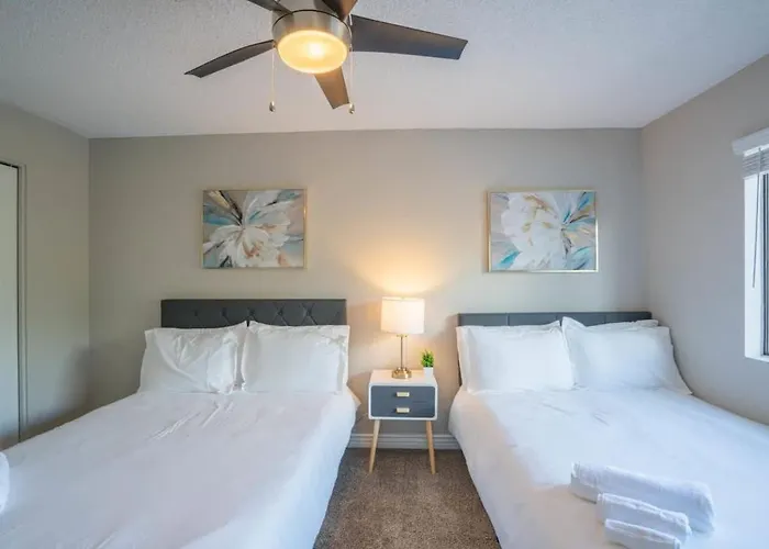 Unique 2bd - Parking, Gym, Pool - Sleeps 8 - 5min Casino * Scottsdale