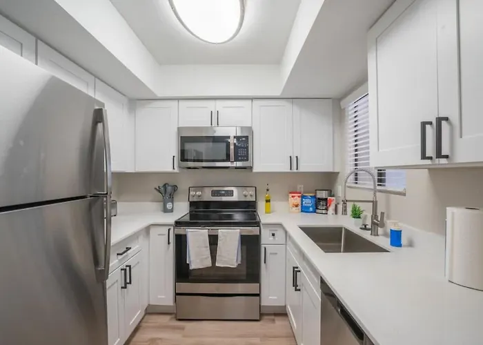 Unique 2bd - Parking, Gym, Pool - Sleeps 8 - 5min Casino Apartment Scottsdale