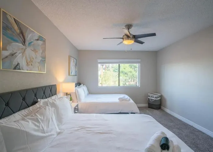 Unique 2bd - Parking, Gym, Pool - Sleeps 8 - 5min Casino Apartment Scottsdale