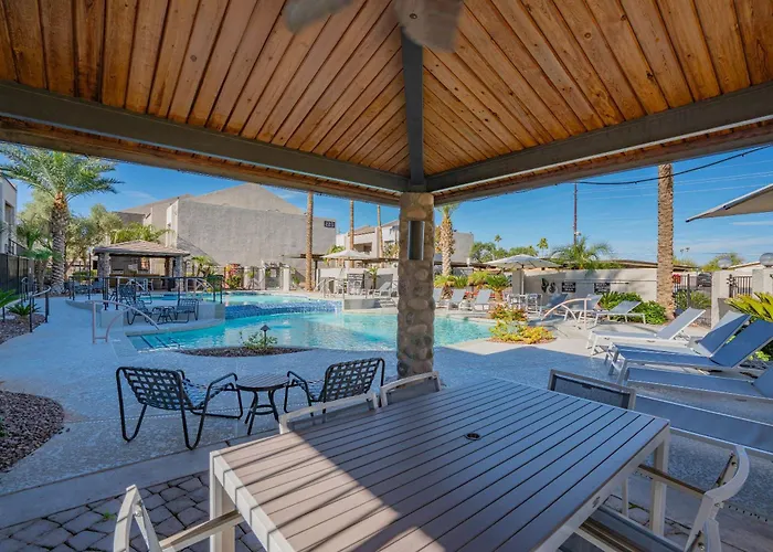 Unique 2bd - Parking, Gym, Pool - Sleeps 8 - 5min Casino Scottsdale