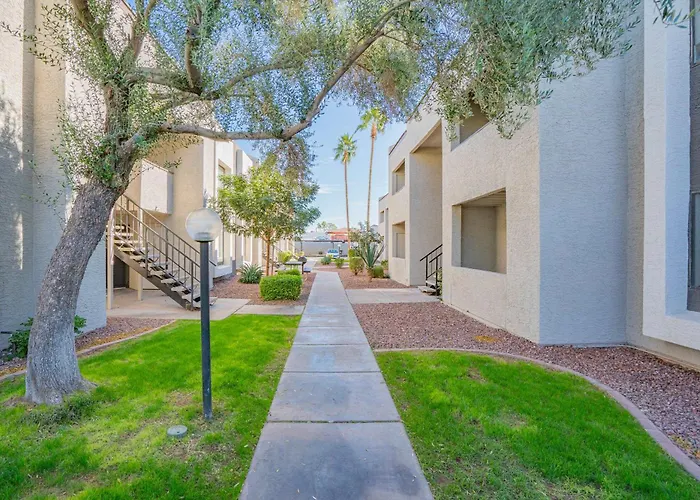 Apartment Unique 2bd - Parking, Gym, Pool - Sleeps 8 - 5min Casino