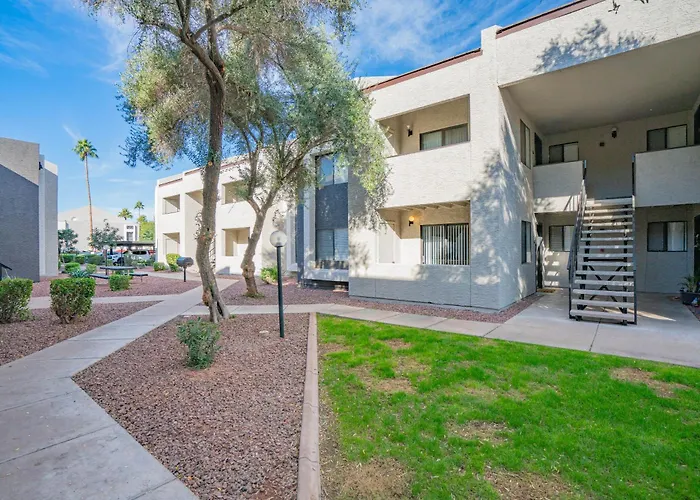 Unique 2bd - Parking, Gym, Pool - Sleeps 8 - 5min Casino Scottsdale