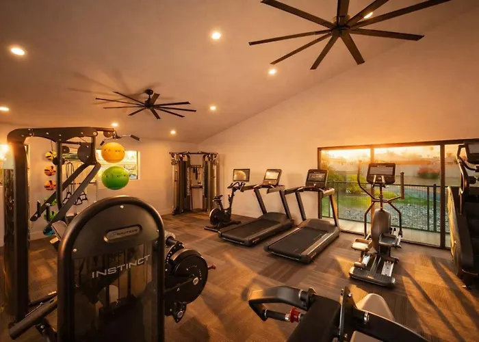 Unique 2bd - Parking, Gym, Pool - Sleeps 8 - 5min Casino * Scottsdale
