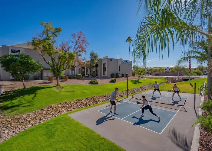 Unique 2bd - Parking, Gym, Pool - Sleeps 8 - 5min Casino Scottsdale