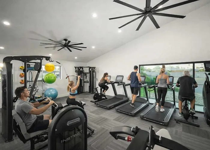 Unique 2bd - Parking, Gym, Pool - Sleeps 8 - 5min Casino