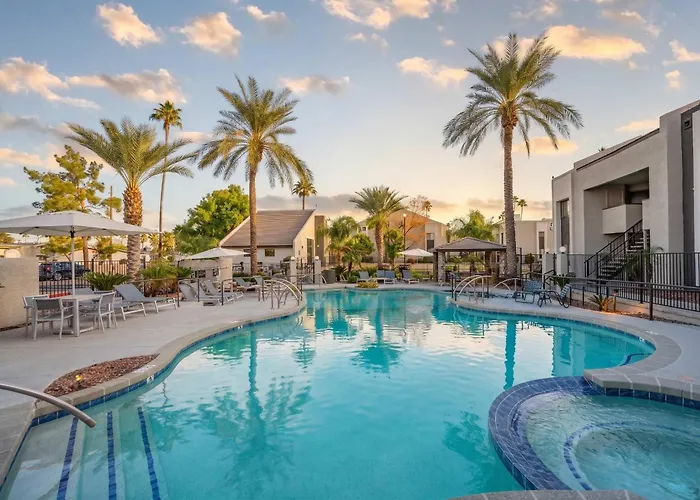 Unique 2bd - Parking, Gym, Pool - Sleeps 8 - 5min Casino *